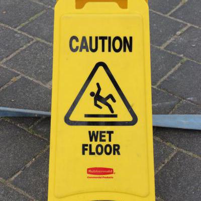 Wet floor bord