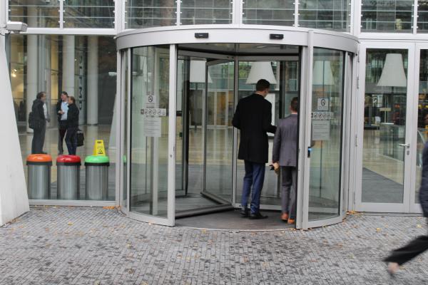 Belastingdienst huurt geen vertrokken werknemers in als zzp-er