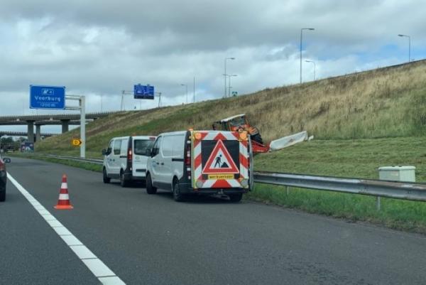 Mensen aan het werk langs de weg