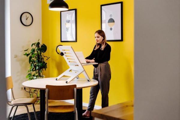 Zo nuttig is het om regelmatig staand te werken
