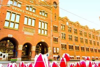 Wethouder Touria Meliani opent tweede editie van Festival Zomer in de Beurs