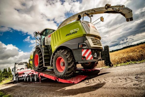 Nooteboom semidieplader met hydraulische verbreding