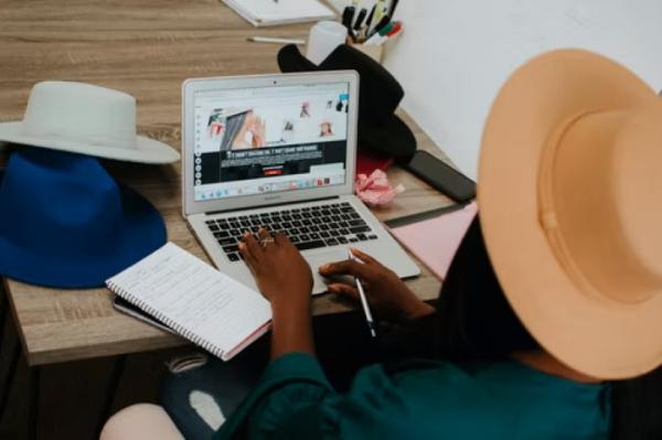 Zelfstandig ondernemer aan het werk