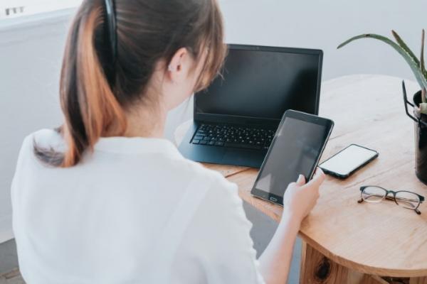 Freelancer aan het werk Freelancer aan het werk