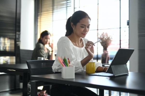 Onderweg de administratie doen Onderweg de administratie doen
