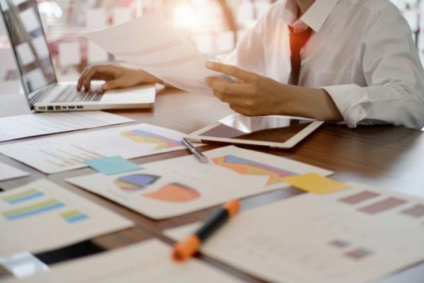 Digitale Groei Versnellen: Waarom Samenwerken met een Online Marketingbureau Essentieel is voor Jouw Bedrijf