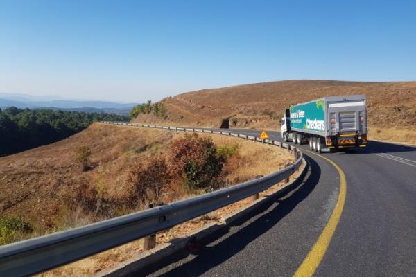 Vrachtwagenchauffeur onderweg