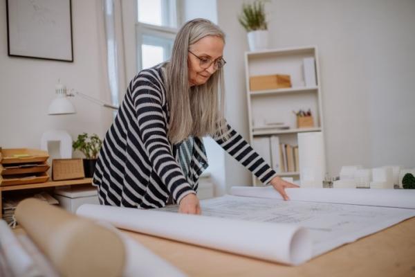 Vrouw aan het werken Vrouw aan het werken