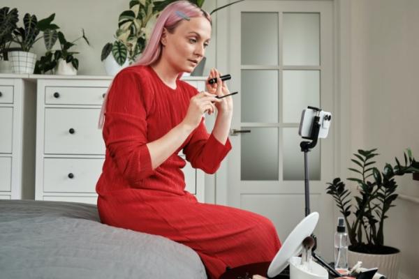 Influencer aan het werk Influencer aan het werk