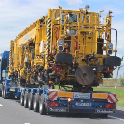 Vrachtwagen met grote vracht